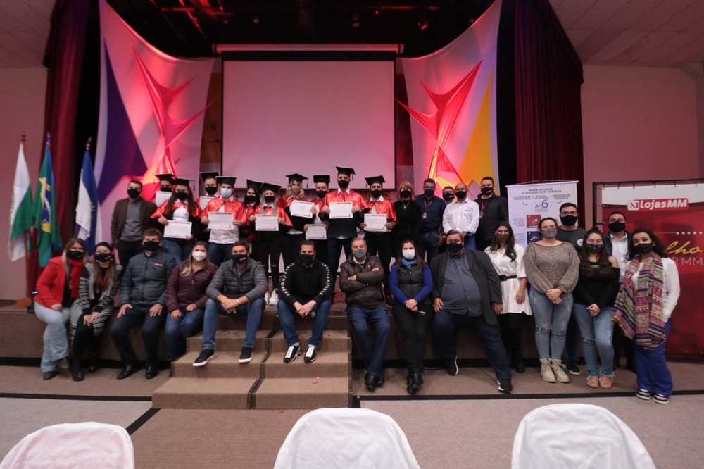 Foto 1 / MM forma nova turma de gerentes trainee e multiplicadores